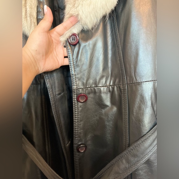 Vintage 60’s Leather Attic Made in Canada - Picture 4 of 11